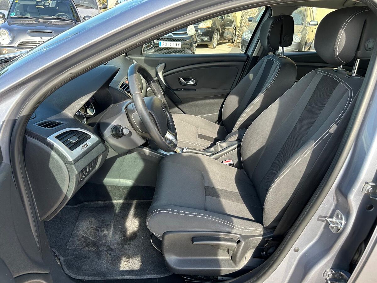 RENAULT MEGANE DYNAMIQUE 2.0 AUTO SPANISH LHD IN SPAIN 76000 MILES SUPERB 2008